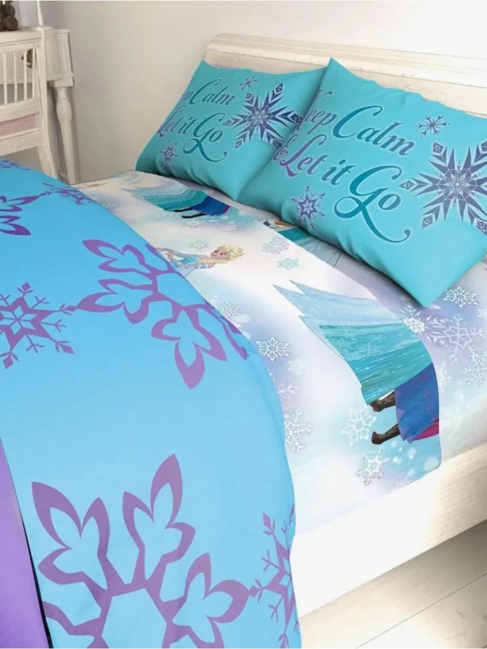 Disney Frozen Elsa & Anna 7 piece full bed set (comforter, sheets, pillowcases)